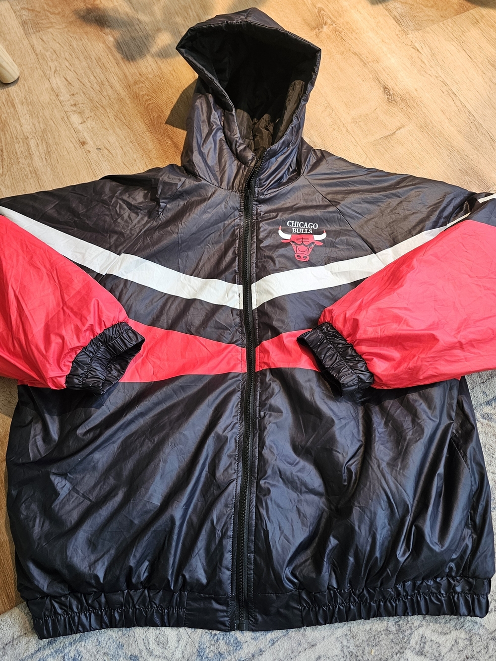 vintage-style Chicago Bulls full-zip hooded windbreaker/puff jacket mens large